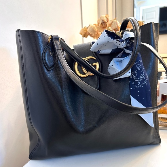 SOLD‼️‼️❌Designer supple soft leather tote 15 X 12 inches - Picture 7 of 7